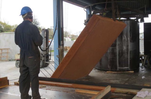 Careful handling of the set concrete wall