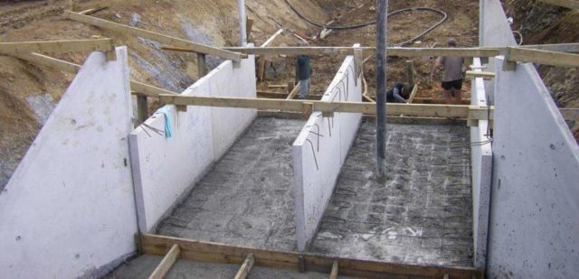 Construction of a Flood Gate System by Wade Concrete